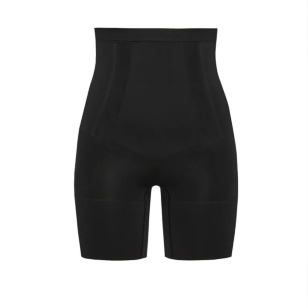 Spanx Oncore Highwaisted Midthigh Sculpted Shorts size Xl